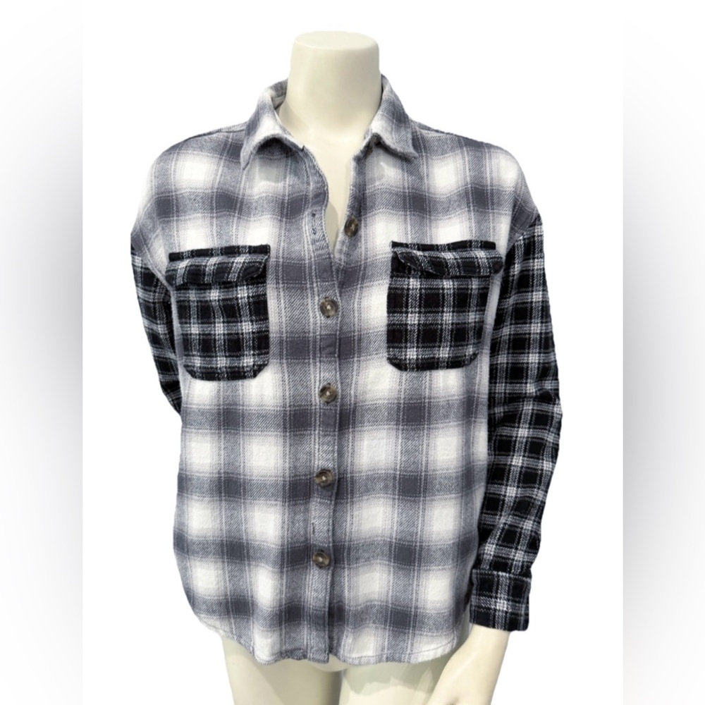 Hollister Boyfriend Fit Plaid Flannel Shirt Women’s Size S Black Gray Cotton